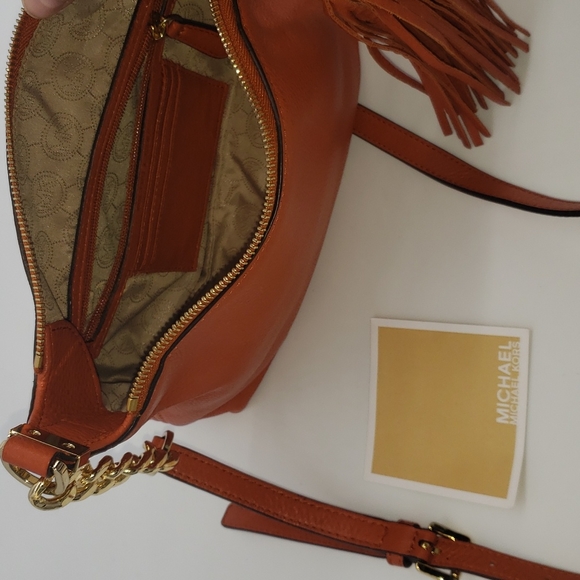 Michael Kors Orange Leather Crossbody bag with strap & tassle. - Picture 6 of 13